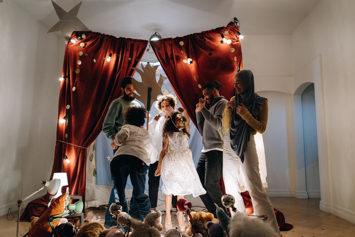 Comment réaliser une pièce de théâtre avec son enfant ? | La Cabane à Jouer