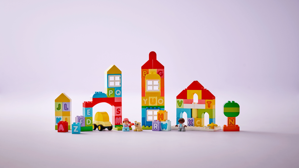 Lego-duplo-10935-la-ville-alphabet-cover-video-lifestyle