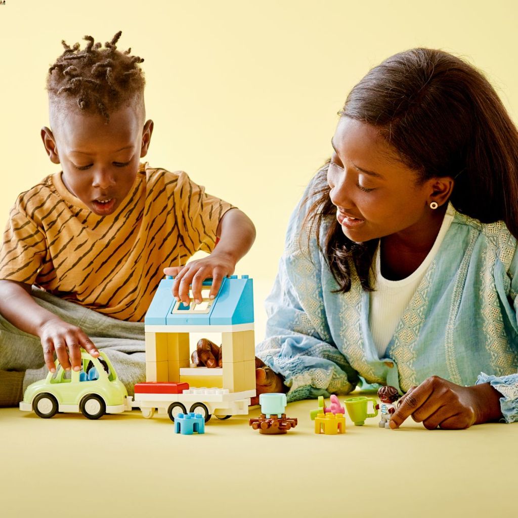 Lego-duplo-10986-la-maison-familiale-sur-roues-jeu