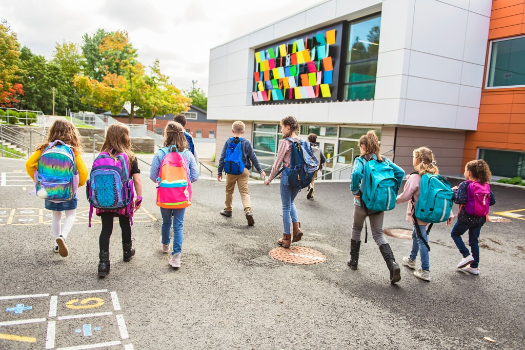 enfants chemin école