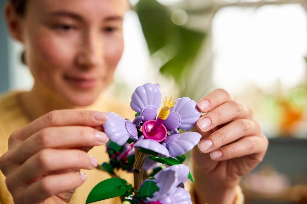 détails LEGO Botanicals 10372 Hibiscus