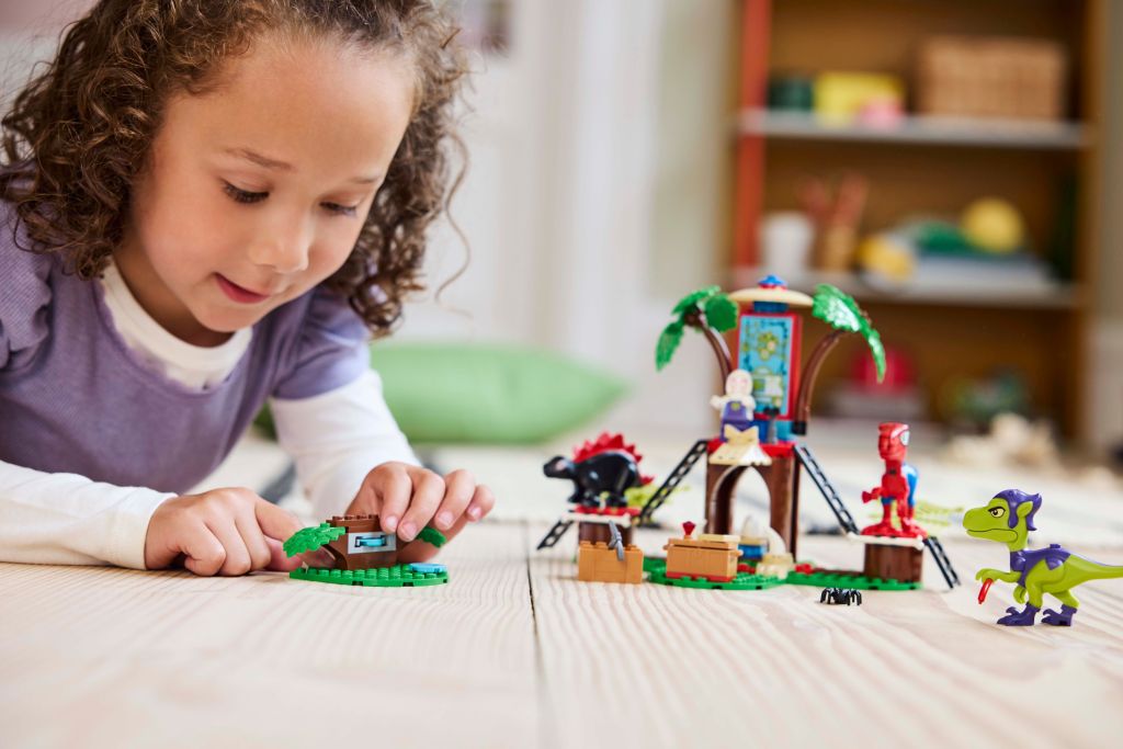décoration LEGO Marvel 11200 : Spidey contre le raptor de Gobby à la cabane dans l’arbre