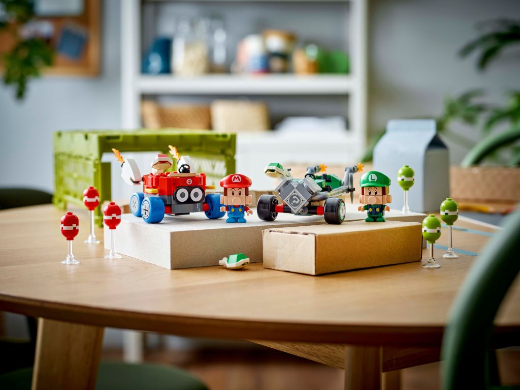 décoration LEGO Super Mario 72034 : Mario Kart - Bébé Mario contre Bébé Luigi