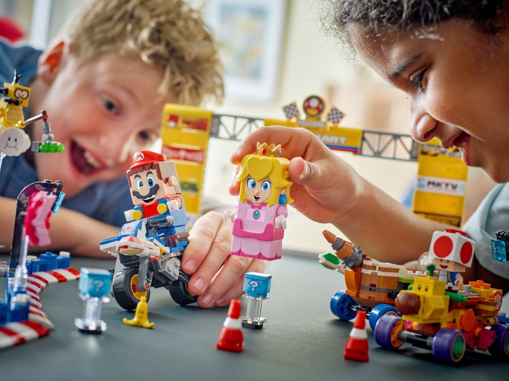 LEGO Super Mario 72036 : Mario Kart - Bébé Peach et Ensemble de Grand Prix