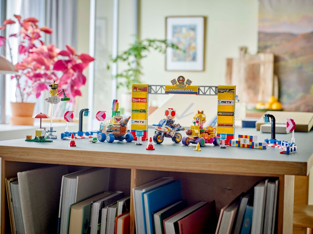 décoration LEGO Super Mario 72036 : Mario Kart - Bébé Peach et Ensemble de Grand Prix