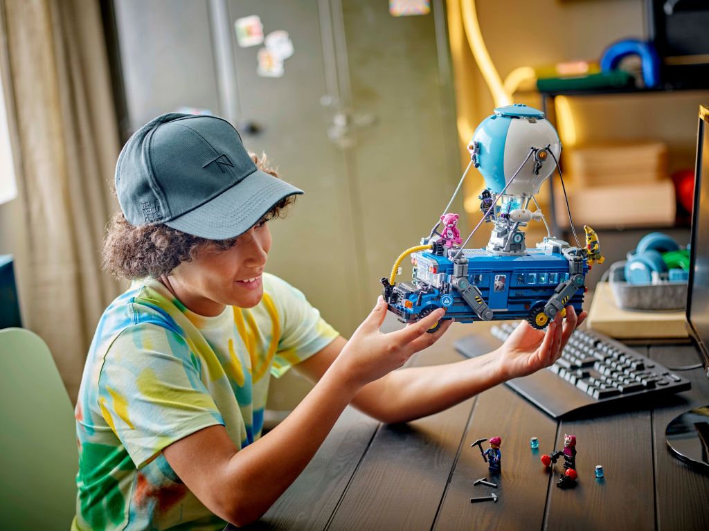 décoration LEGO Fortnite 77073 Bus de Combat