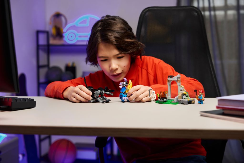 LEGO Fortnite 77075 Le Camp de Banane et Mécano