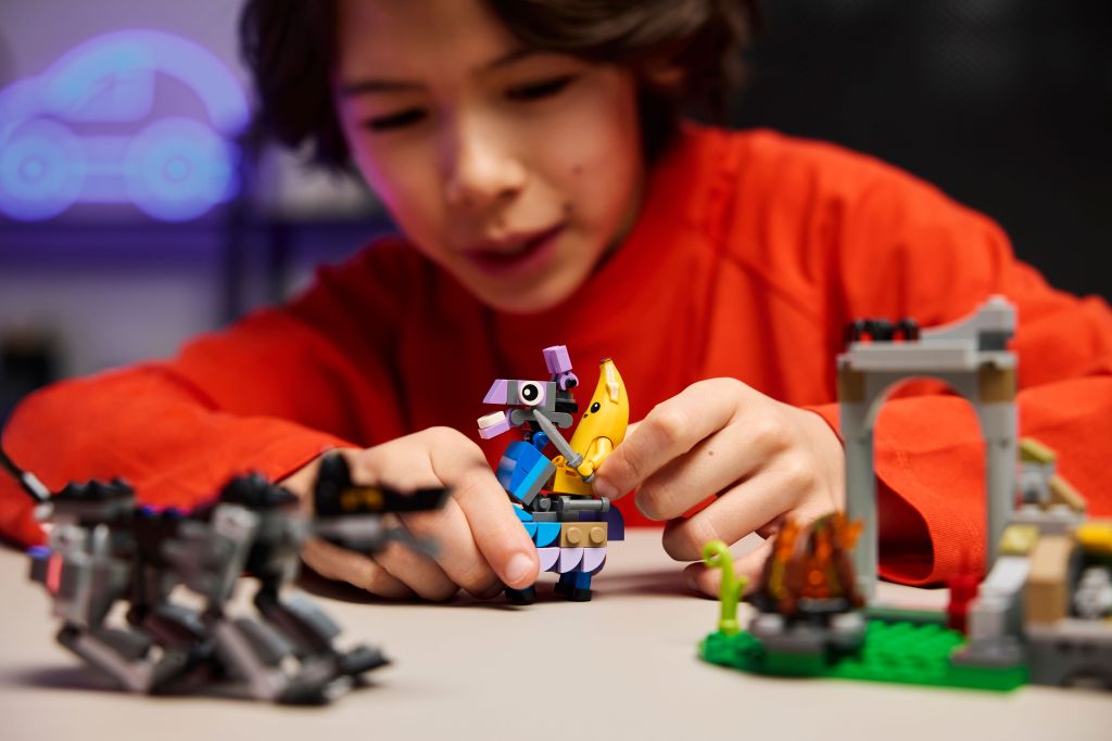 détails LEGO Fortnite 77075 Le Camp de Banane et Mécano
