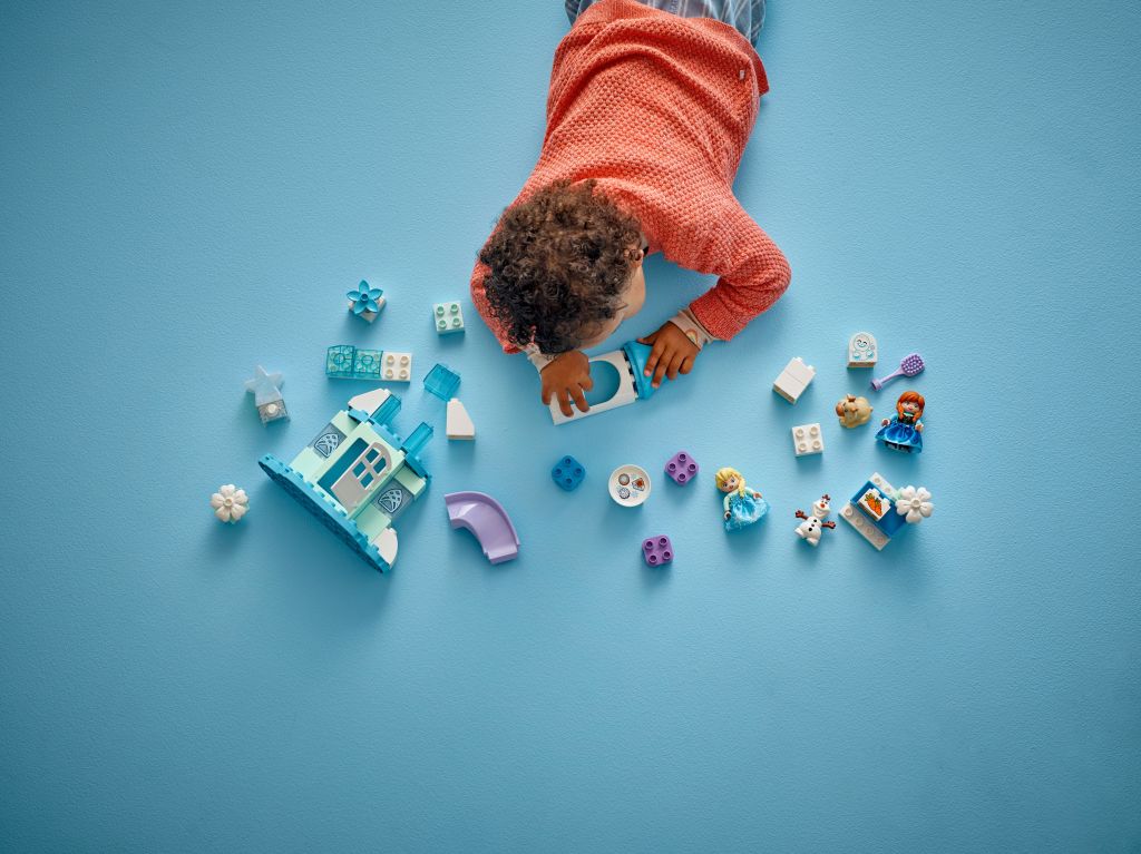 construction LEGO DUPLO 10455 La fête d’Anna et Elsa au château de glace