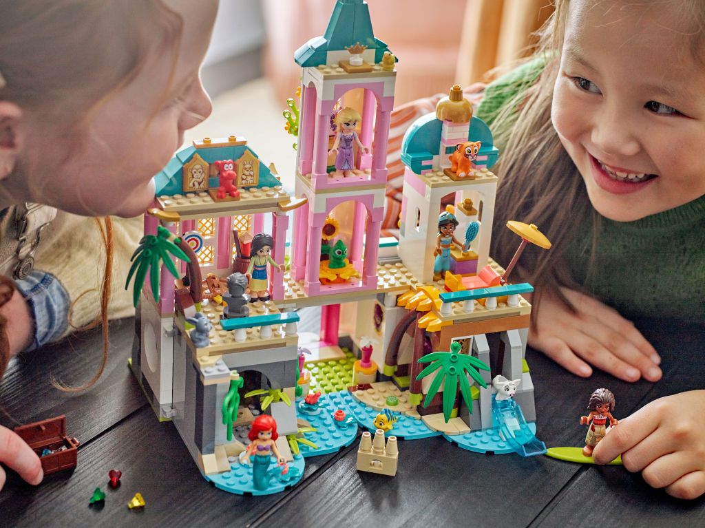 détails LEGO Disney 43267 Le château des princesses et les animaux royaux