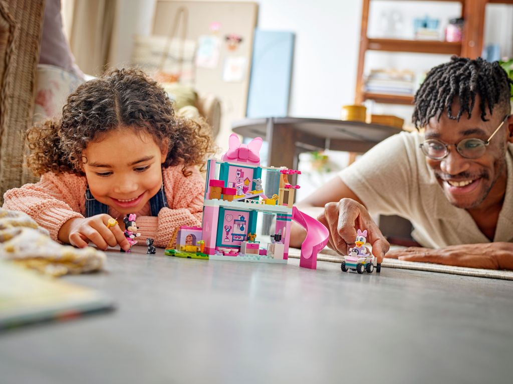 LEGO Disney 43274 L’hôtel pour animaux de Minnie