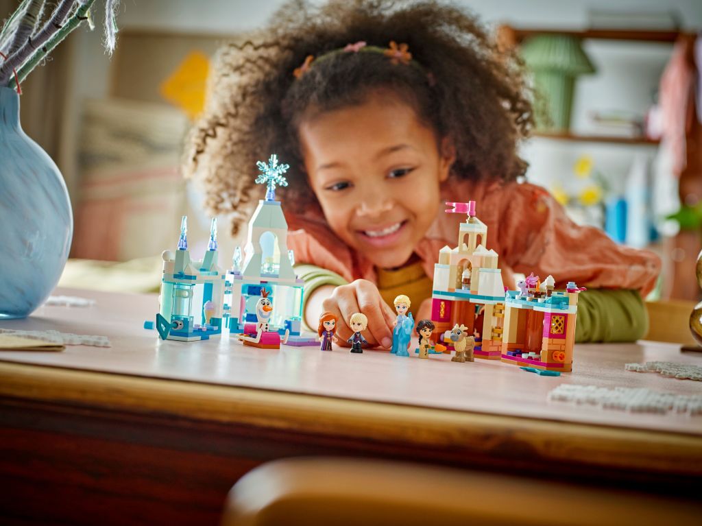 LEGO Disney 43278 château d’Arendelle et palais de glace d’Elsa miniatures