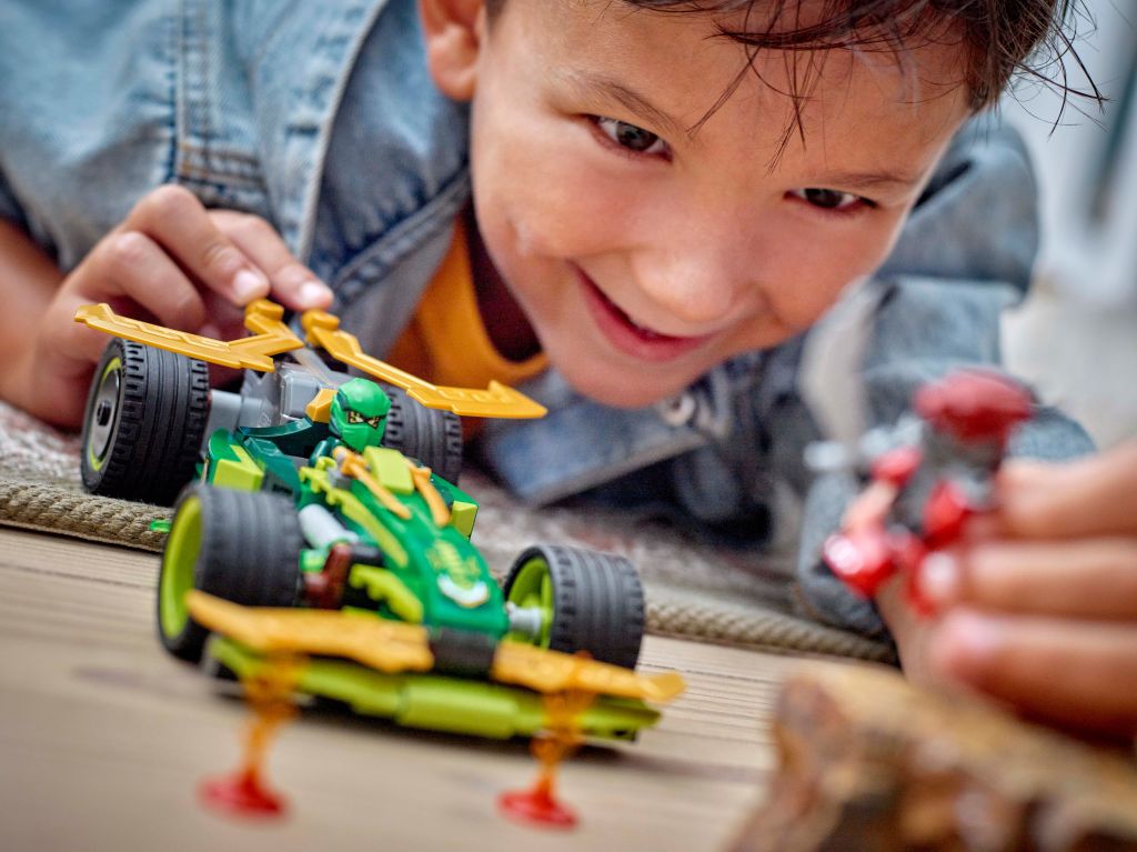 LEGO Ninjago 71828 La voiture de course à rétrofriction de Lloyd