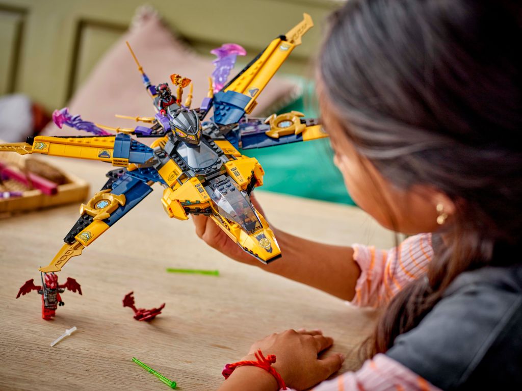 détails LEGO Ninjago 71833 Le super avion tempête de Ras et Arin
