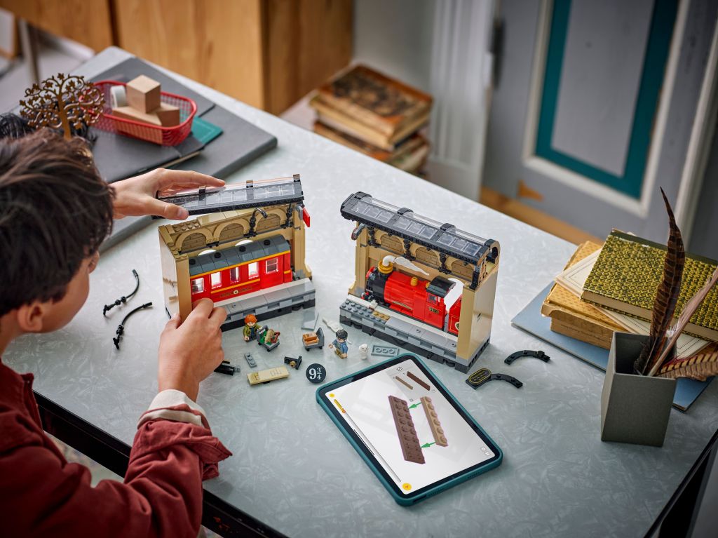 construction LEGO 76450 Book Nook : Le Poudlard Express