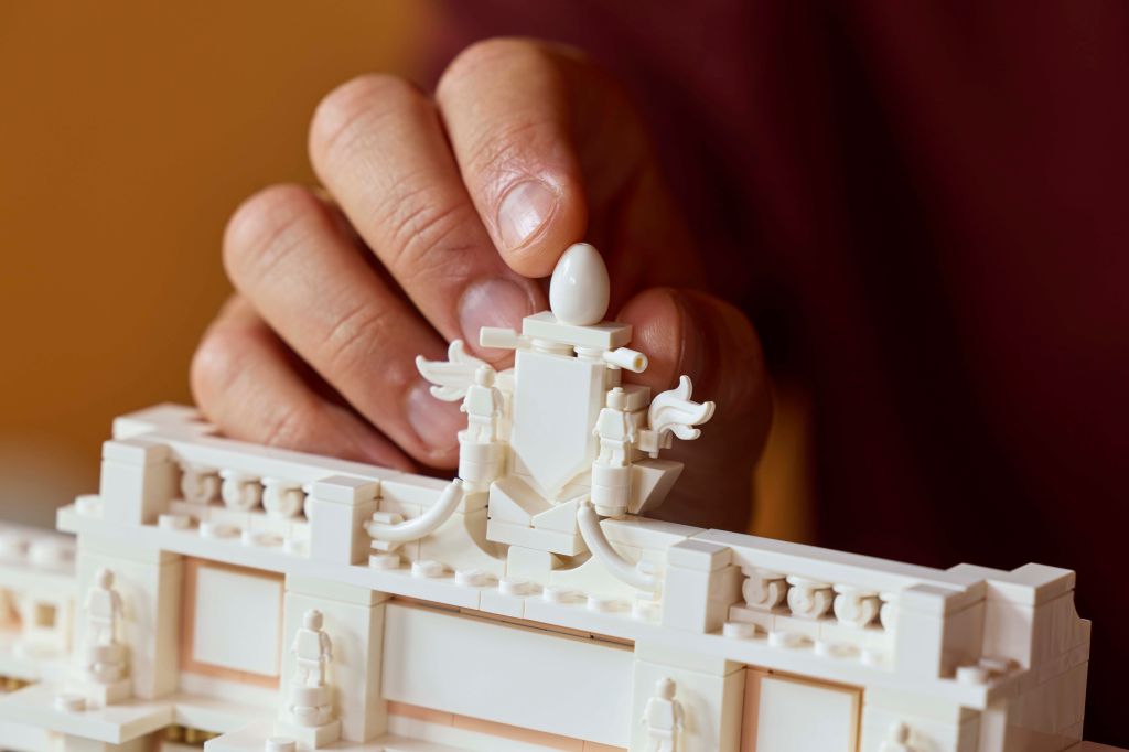 détails LEGO Architecture 21062 : La Fontaine de Trévi
