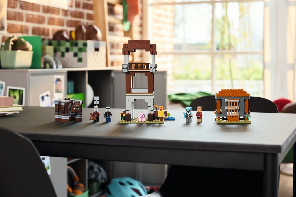 détails LEGO Minecraft 21278 L’avant-poste de pillards et le ravageur