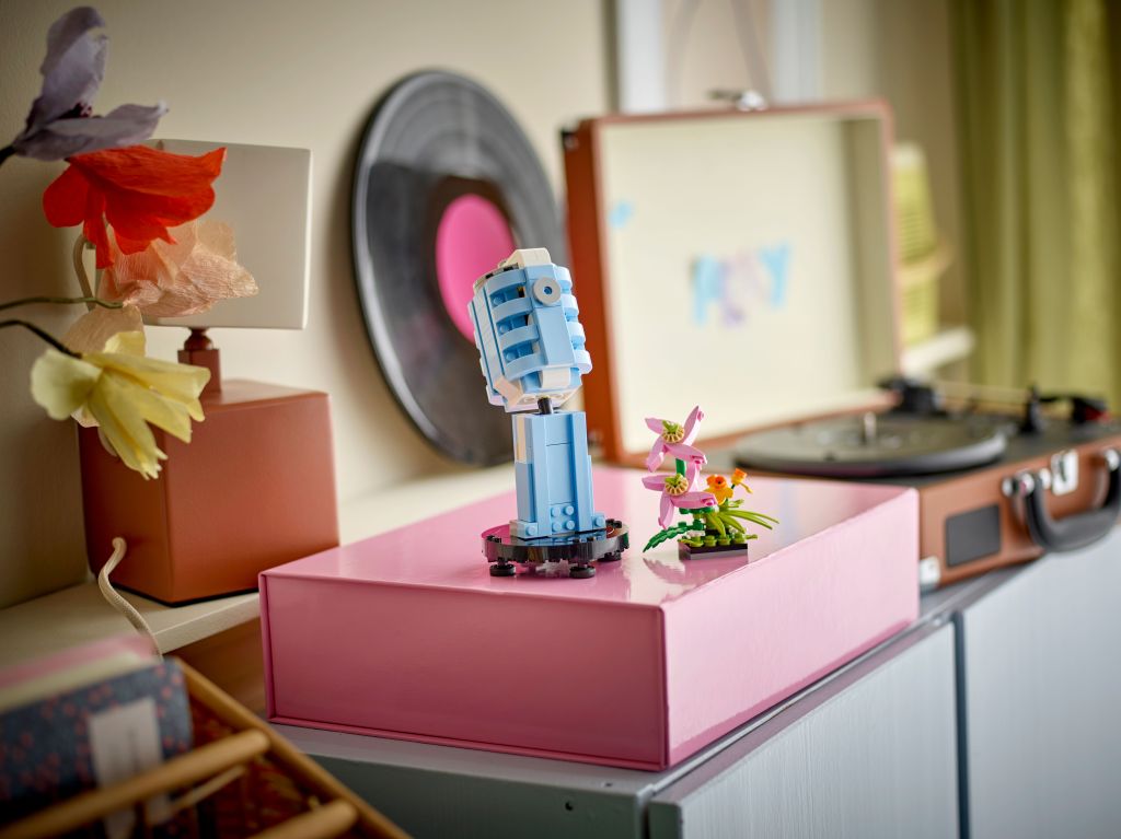 décoration LEGO Creator 31172 – Le Tourne-Disque et ses Fleurs