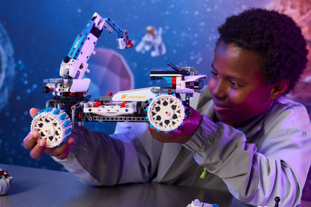 LEGO Technic 42211 : Véhicule Lunaire Lunar Outpost