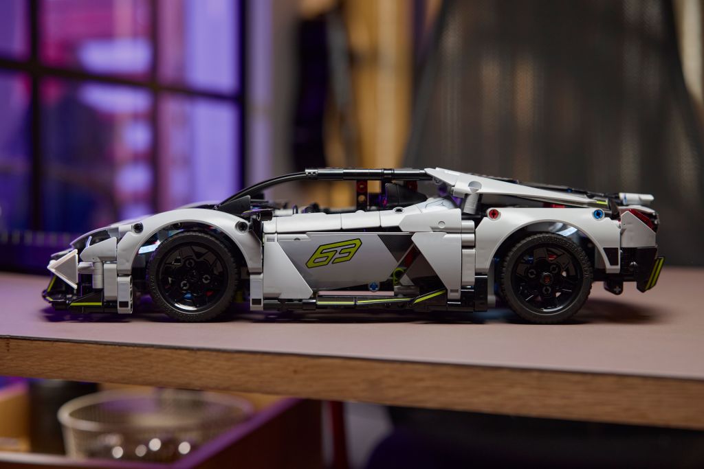 détails LEGO Technic 42214 : Supercar Lamborghini Revuelto