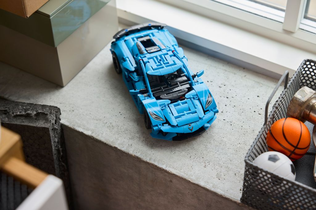 détails LEGO Technic 42217 Chevrolet Corvette Stingray Bleue