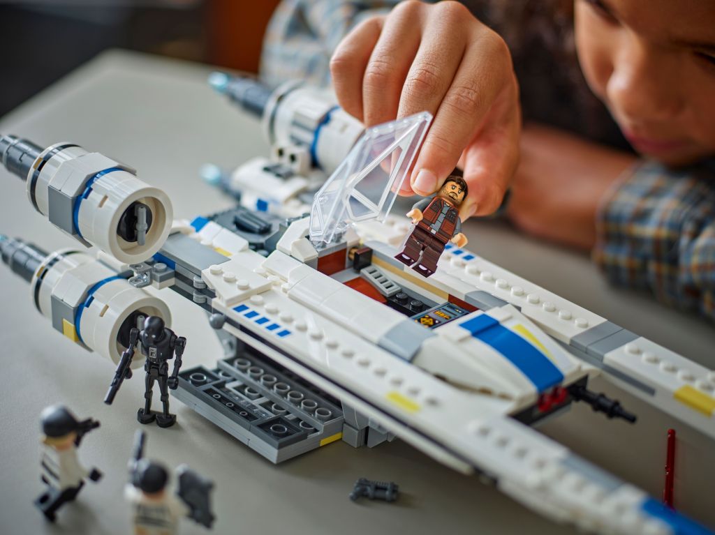 détails LEGO Star Wars 75399 : Le chasseur stellaire U-Wing de l’Alliance Rebelle