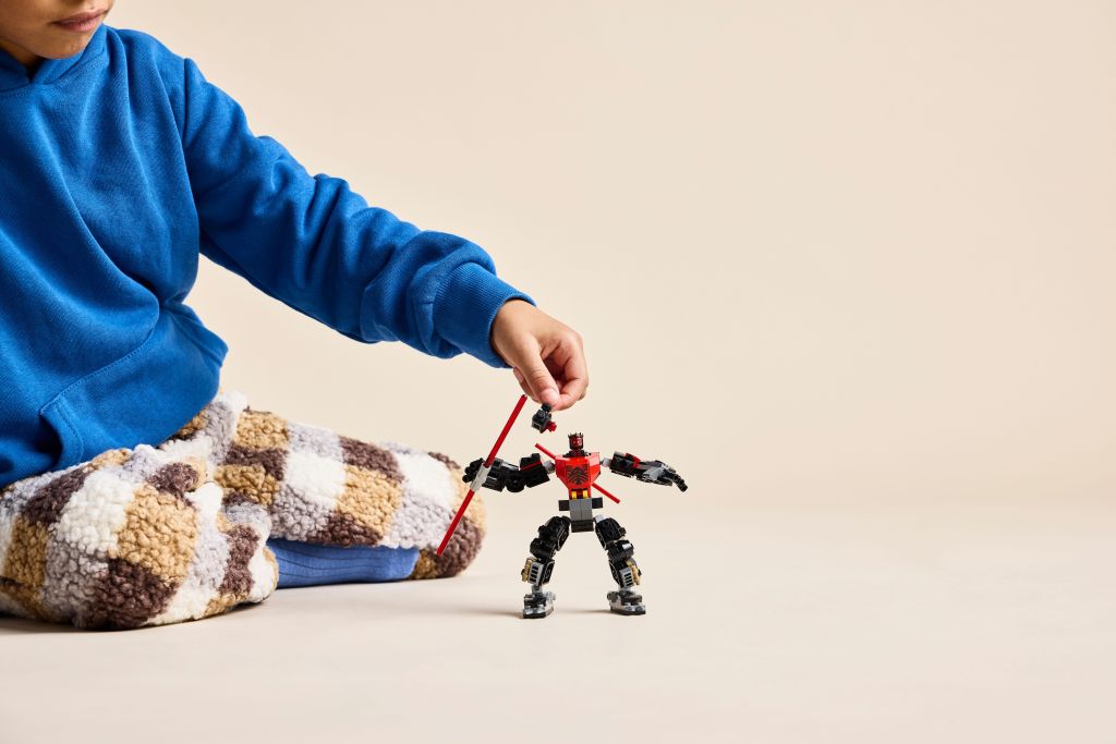 détails LEGO Star Wars 75411 Le robot Dark Maul