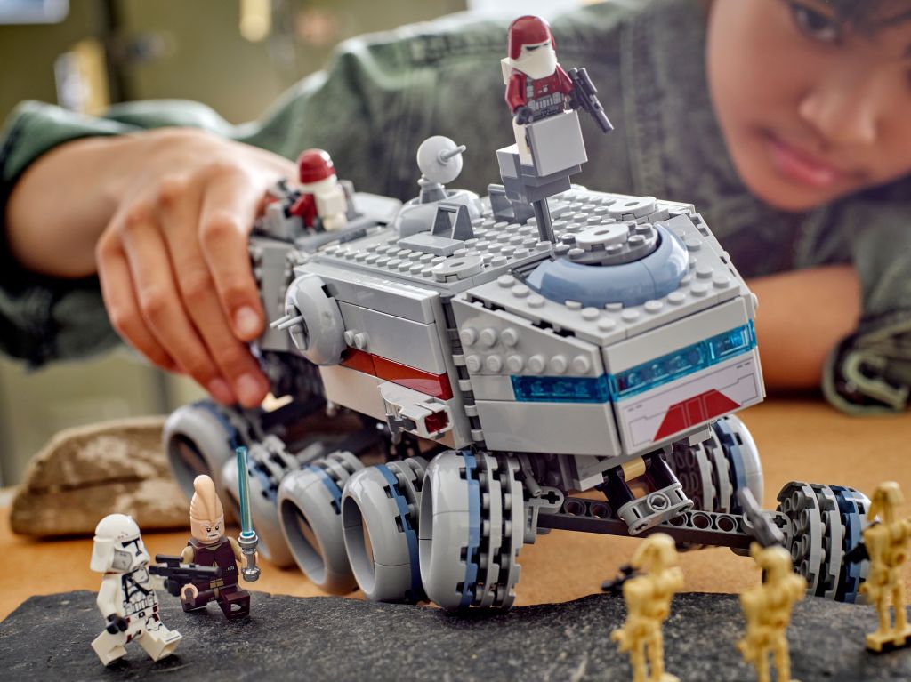 détails LEGO Star Wars 75413 : The Clone Wars – Le Juggernaut de la République