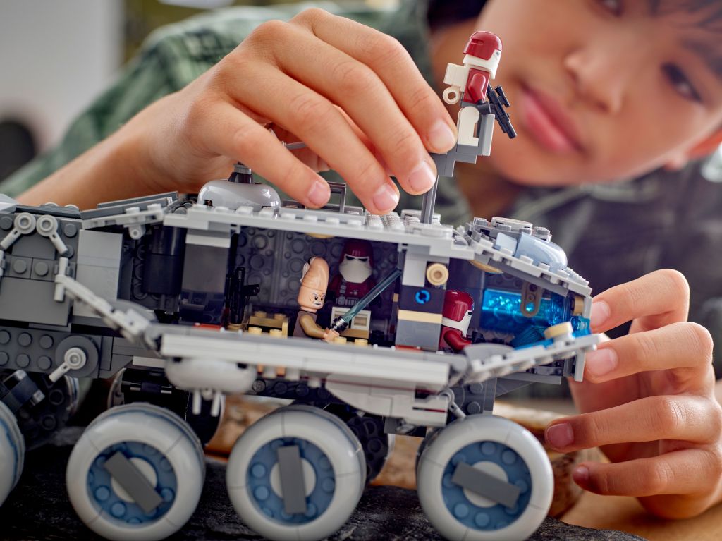 détails LEGO Star Wars 75413 : The Clone Wars – Le Juggernaut de la République