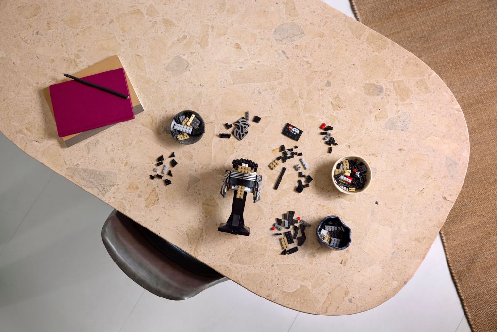 construction LEGO Star Wars 75415 : Le Casque de Kylo Ren