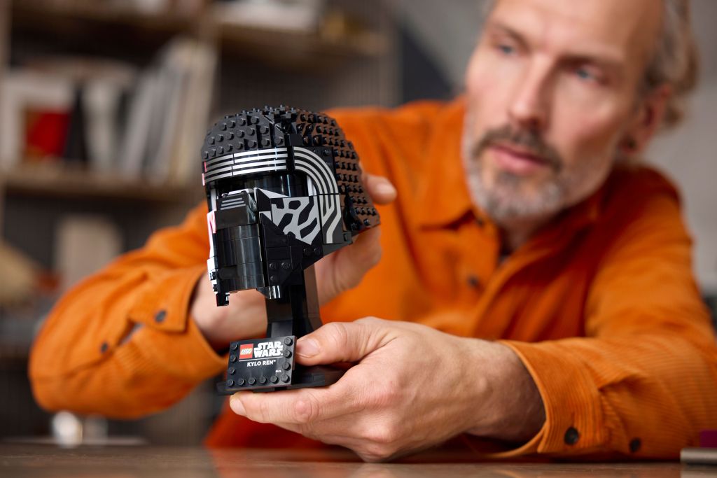 LEGO Star Wars 75415 : Le Casque de Kylo Ren