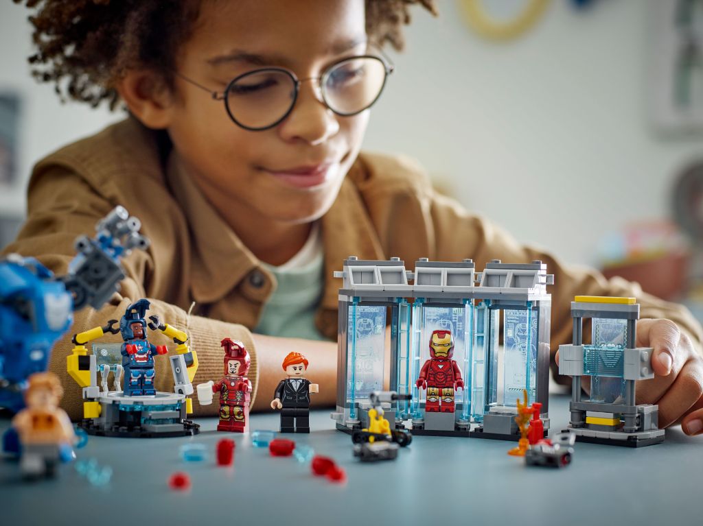 LEGO Marvel 76315 : Le Laboratoire d’Iron Man – La Salle des Armures