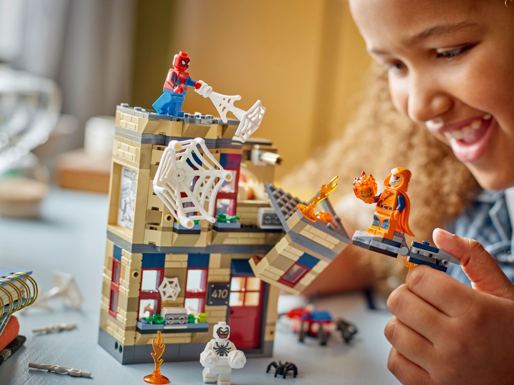 détails LEGO Marvel 76317 : L’Appartement de Peter Parker