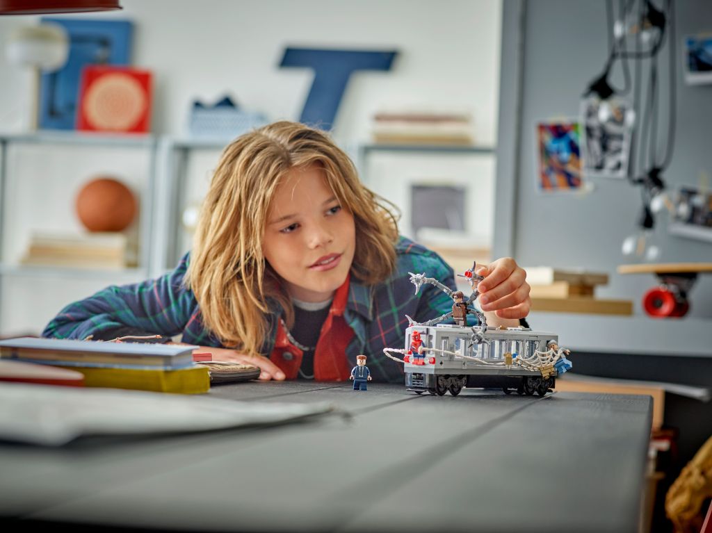 LEGO Marvel 76321 : La Scène du Train de Spider-Man et Docteur Octopus