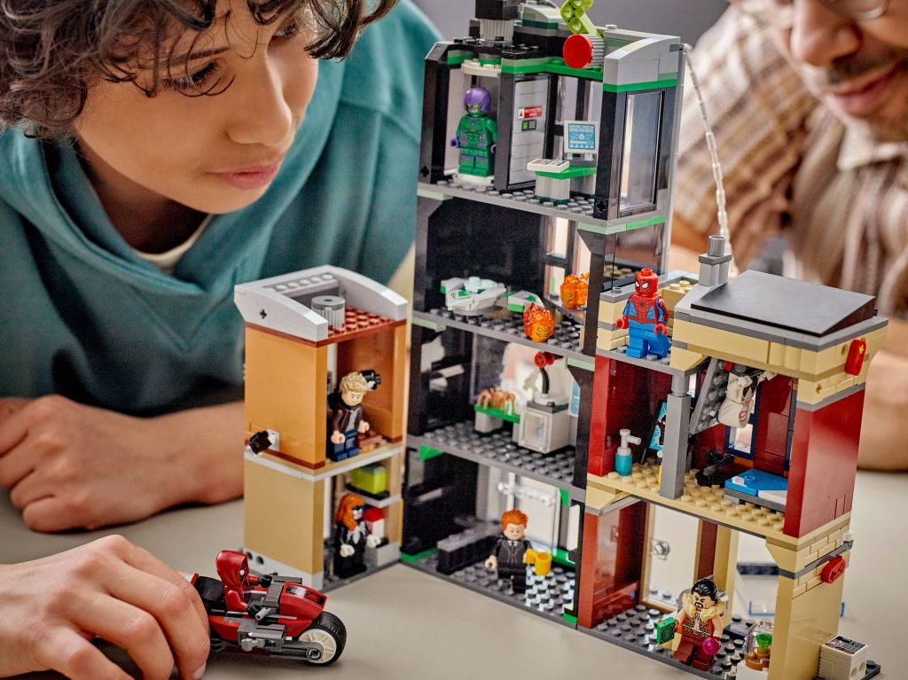 détails LEGO Marvel 76324 : Spider-Man contre Oscorp