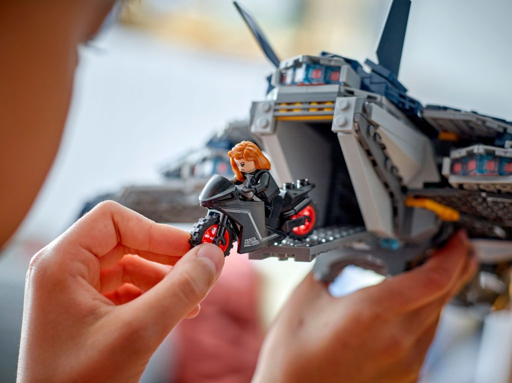détails LEGO Marvel 76325 : Le Quinjet d’Avengers – L’Ère d’Ultron