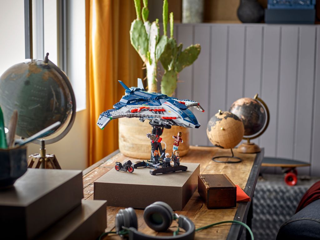 décoration LEGO Marvel 76325 : Le Quinjet d’Avengers – L’Ère d’Ultron