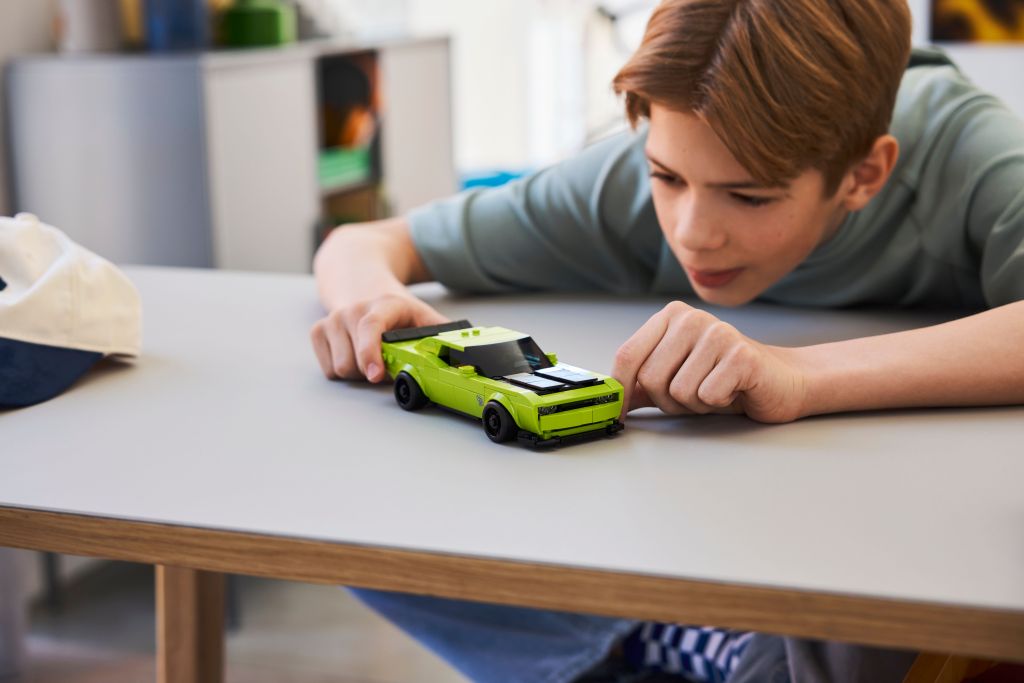 détails LEGO Speed Champions 77237 Voiture de Sport Dodge Challenger SRT Hellcat
