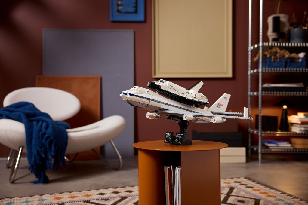 décoration LEGO Icons 10360 : Le Shuttle Carrier Aircraft