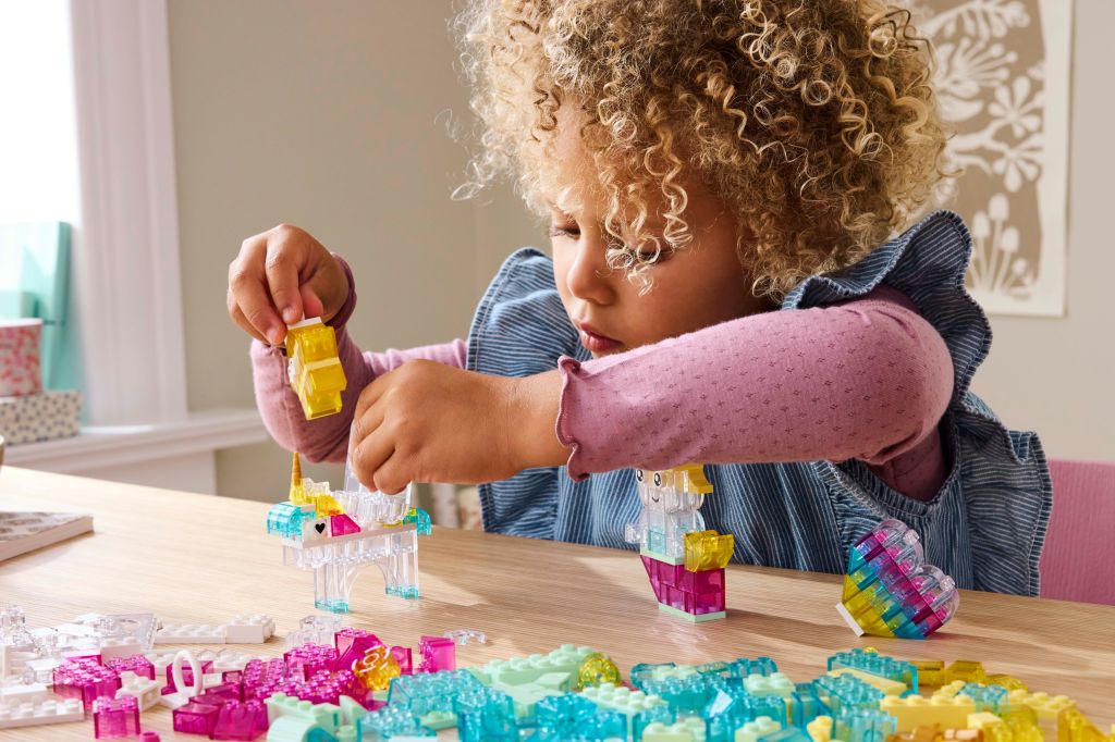 détails LEGO Classic 11040 : La boîte de briques transparentes magiques