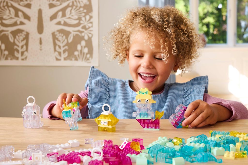 LEGO Classic 11040 : La boîte de briques transparentes magiques