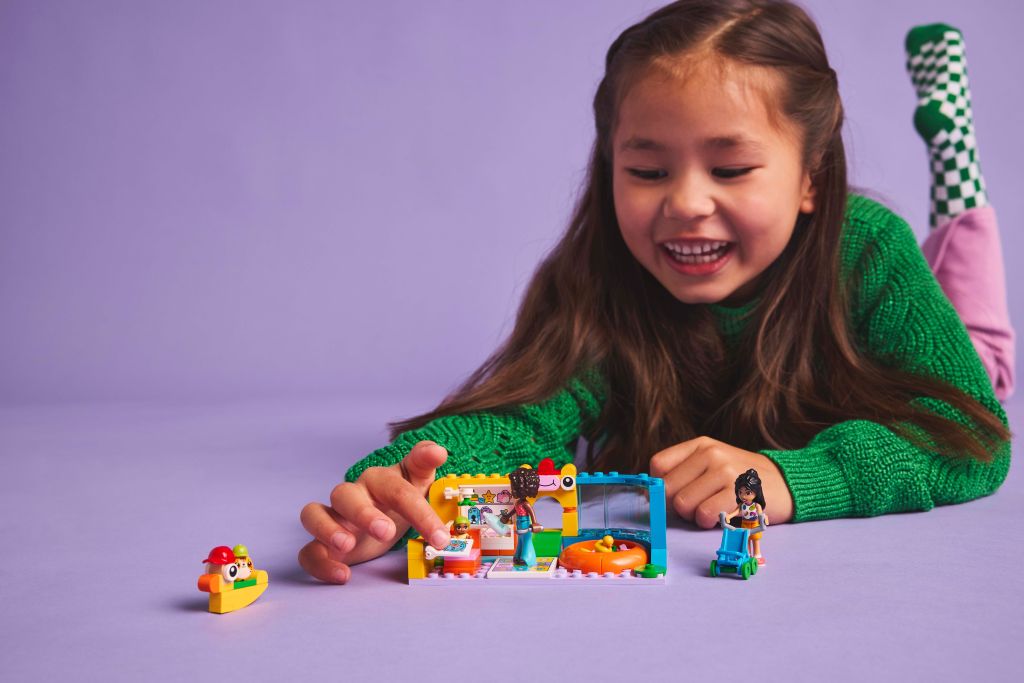 LEGO Friends 42645 : La Salle de Jeux de la Petite Sœur d’Aliya
