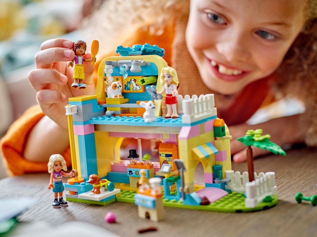 détails LEGO Friends 42650 : La Boutique d’Accessoires pour Animaux