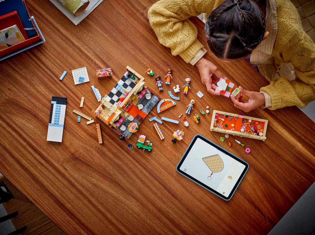 construction LEGO Friends 42655 : Le Restaurant et l’École de Cuisine