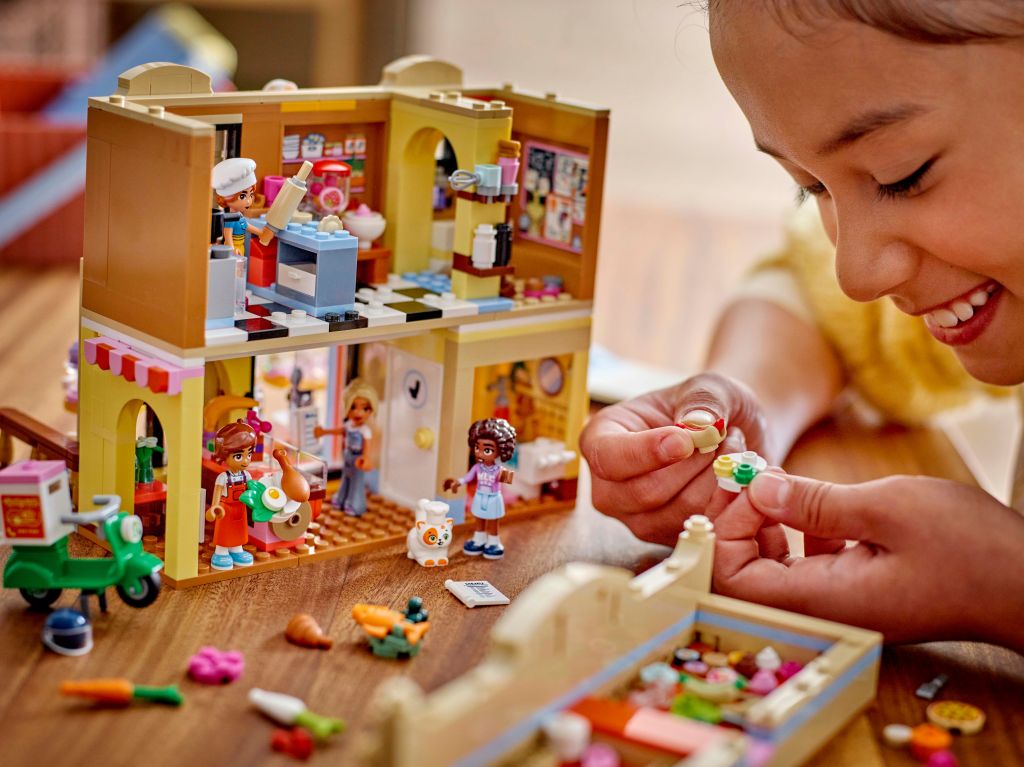 détails LEGO Friends 42655 : Le Restaurant et l’École de Cuisine