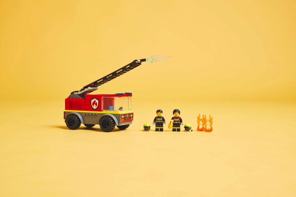 détails LEGO City 60463 : Camion de pompiers avec échelle
