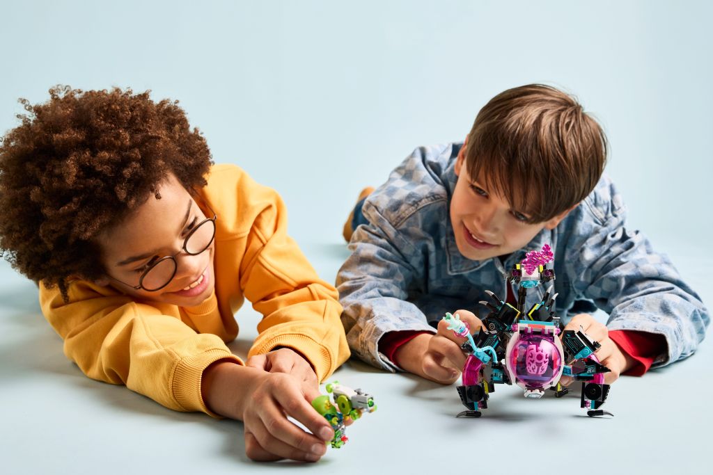 détails LEGO DREAMZzz 71495 : Mateo contre le robot cyber cerveau