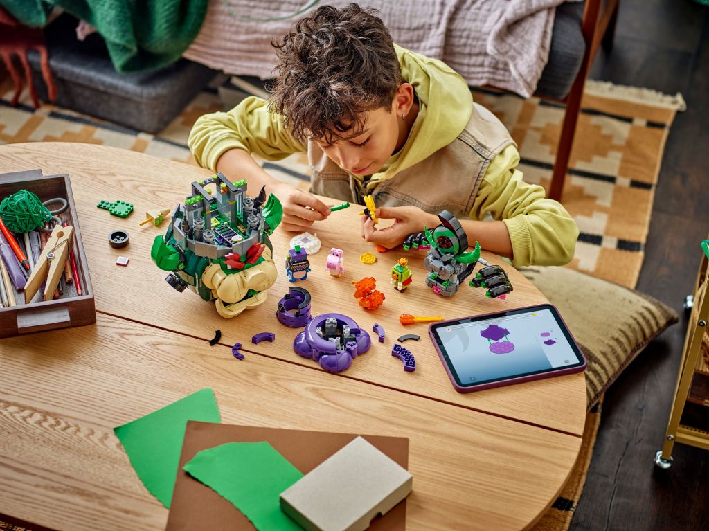 construction LEGO Super Mario 72042 : Prince Florian et Château de Bowser