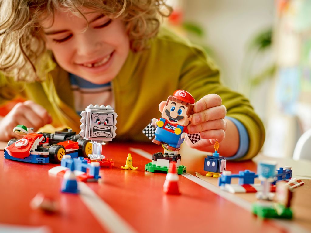 détails LEGO Mario Kart 72043 : Mario Interactif et Kart Standard