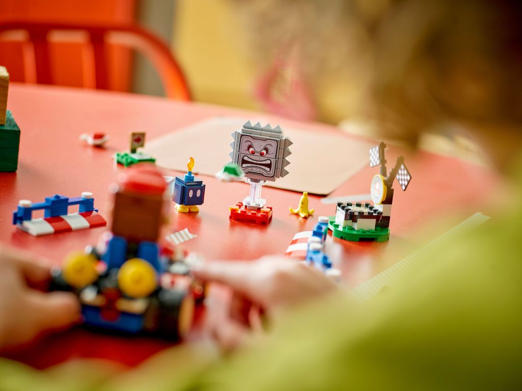détails LEGO Mario Kart 72043 : Mario Interactif et Kart Standard